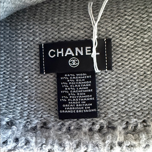 CHANEL Light Gray Knit Hat with Logo BNWT - Picture 3 of 5